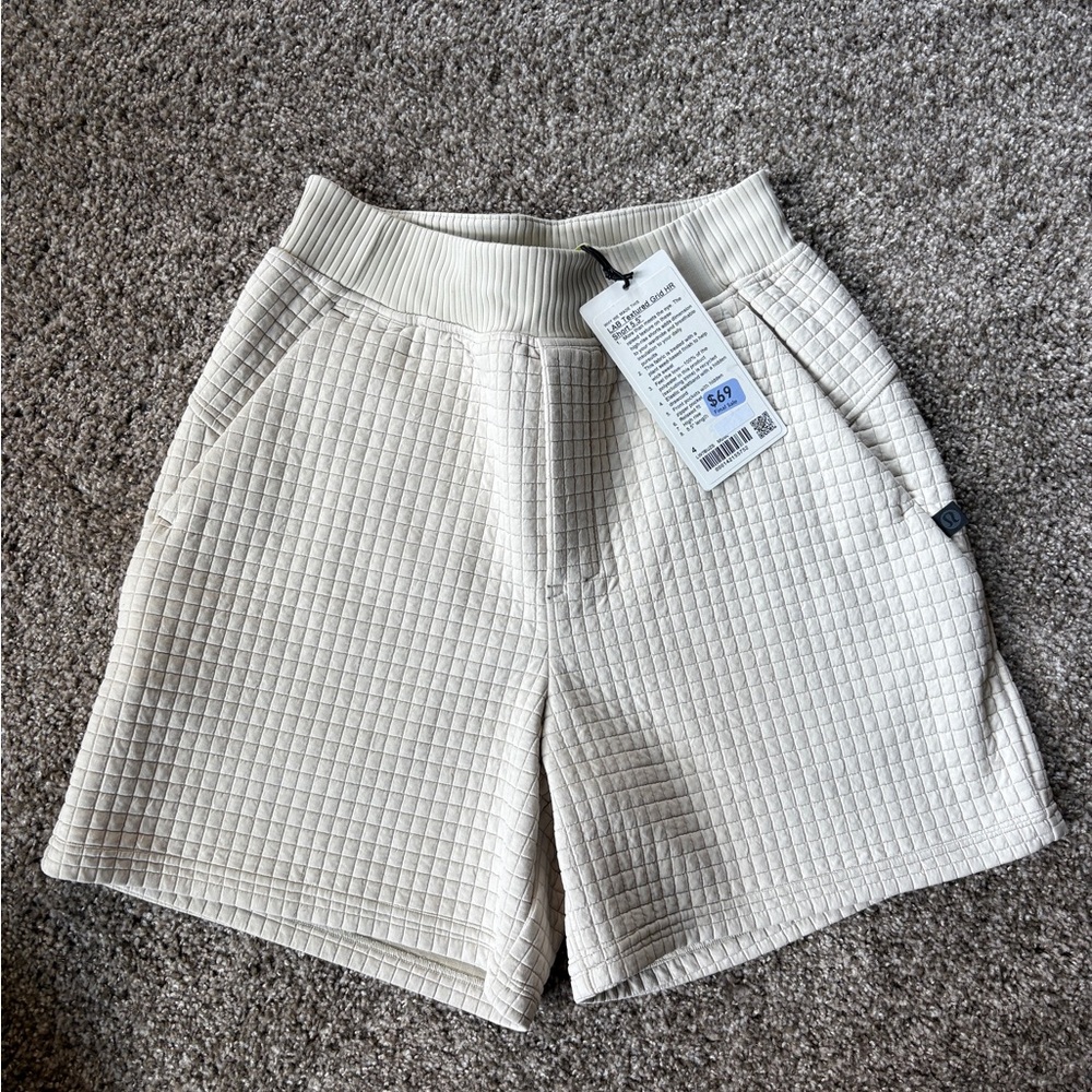 Lululemon LAB Textured Grid HR Shorts 5.5”
